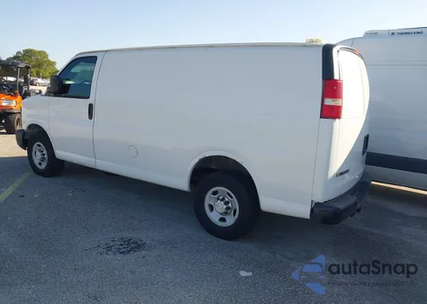 2015 Chevrolet Express 2500 Work Van z USA, uszkodzony, nr VIN 1GCWGFCF0F1109375